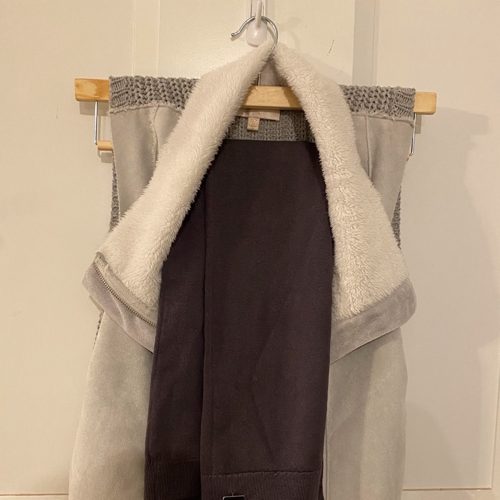 Vest, leggings, beauty supplies